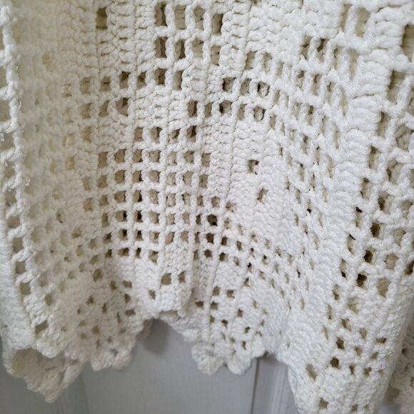 Beautiful Crocheted Cream Throw / Coverlet - Picture 1 of 2